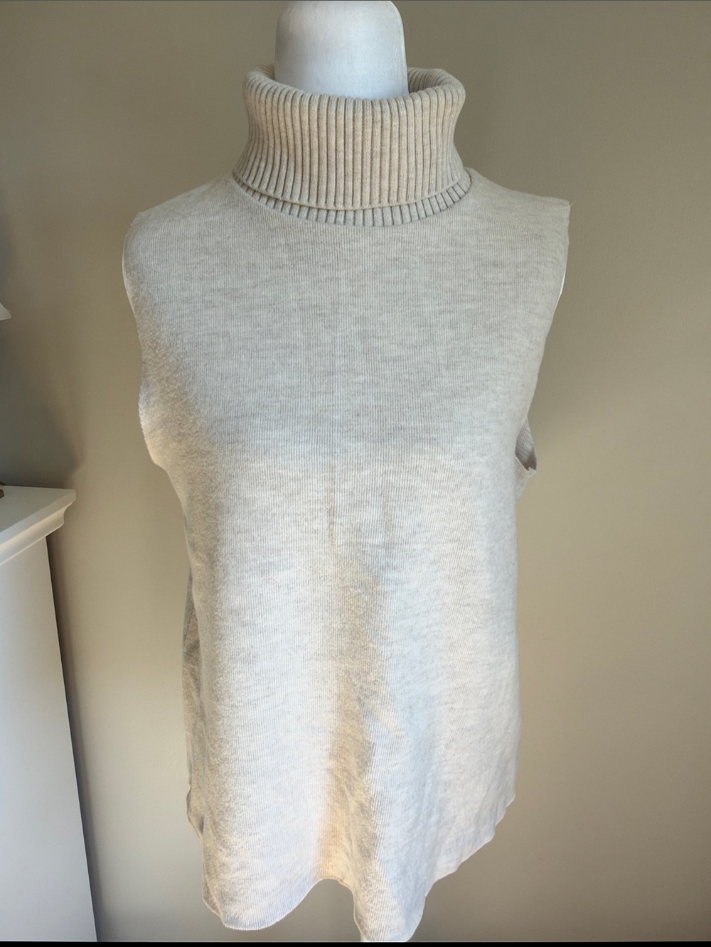 Zara Sleeveless Turtleneck Knit Top - Cream, Sz M